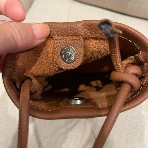 Mugrs Crossbody vegan leather bags Brown pebbled leather bag Embossed logo - Picture 6 of 10